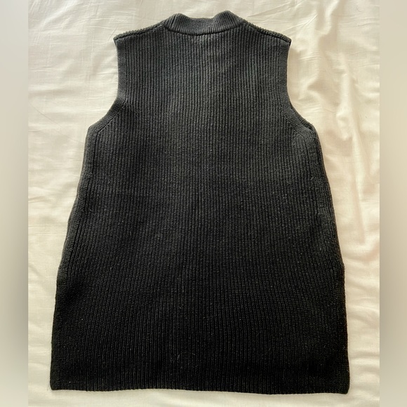 H&M - Rib knit Sweater Vest - Picture 2 of 6